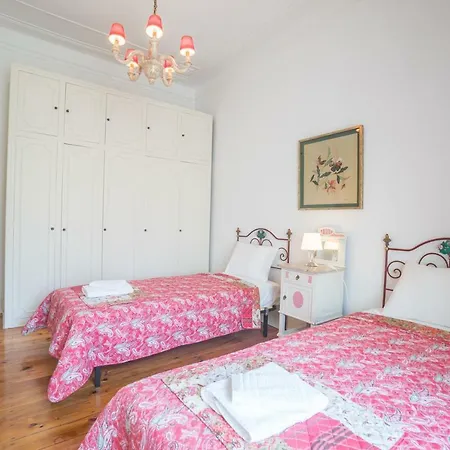 Campo Pequeno 3bdr Apartment *
