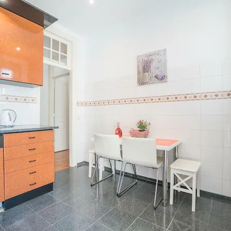 Campo Pequeno 3bdr Apartment
